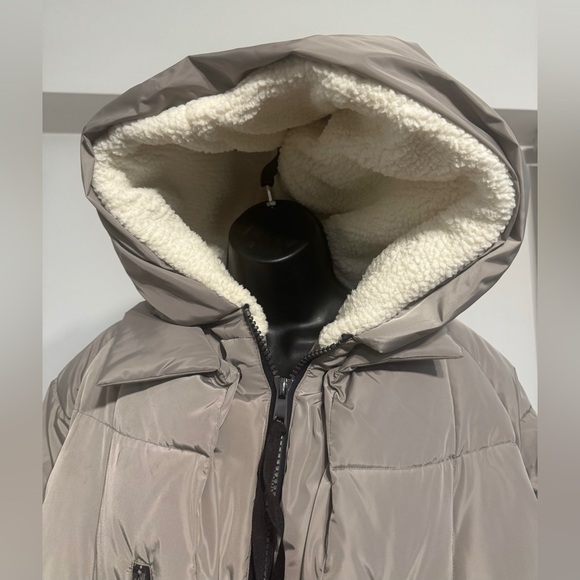 NWOT Gallery Faux Down Hood Utility Puffer Coat. Color: Lt. Sage. Size:Large - Picture 7 of 15